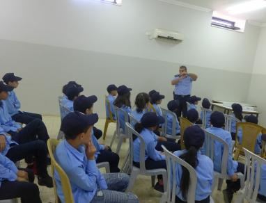 الشرطة تنظم محاضرة حول الإسعافات الأولية لطلبة مخيم الشرطي الصغير في جنين